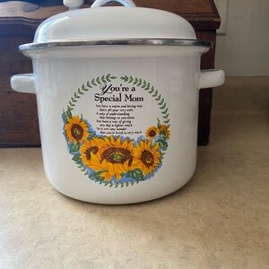 Vintage Porcelain Enamel Stock Pot Sunflowers Primitive CottageCore Mom Gift